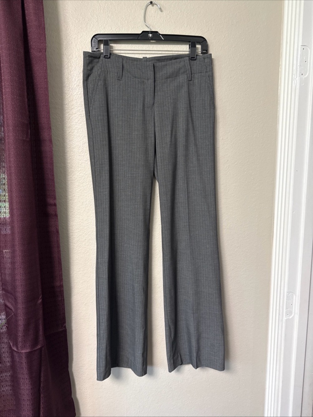 B3/5 New York & Company Women’s Grey Pinstripe Dress Pants Size 2